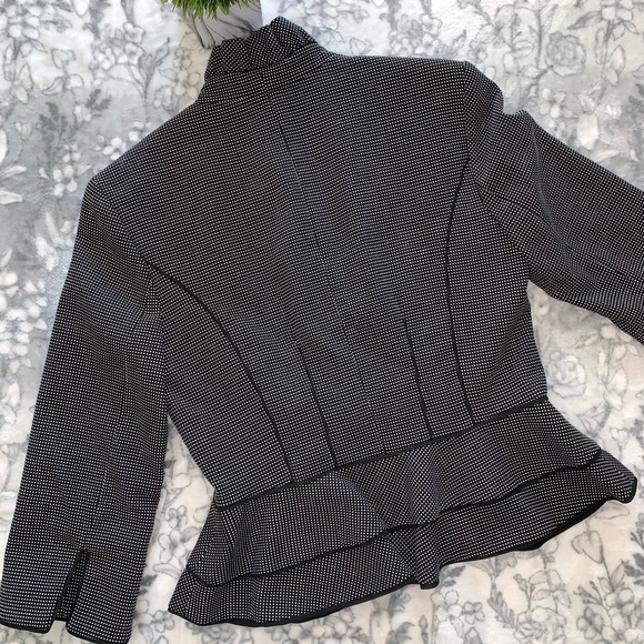 π»ββοΈ WHBM Peplum Blazer - Picture 12 of 13